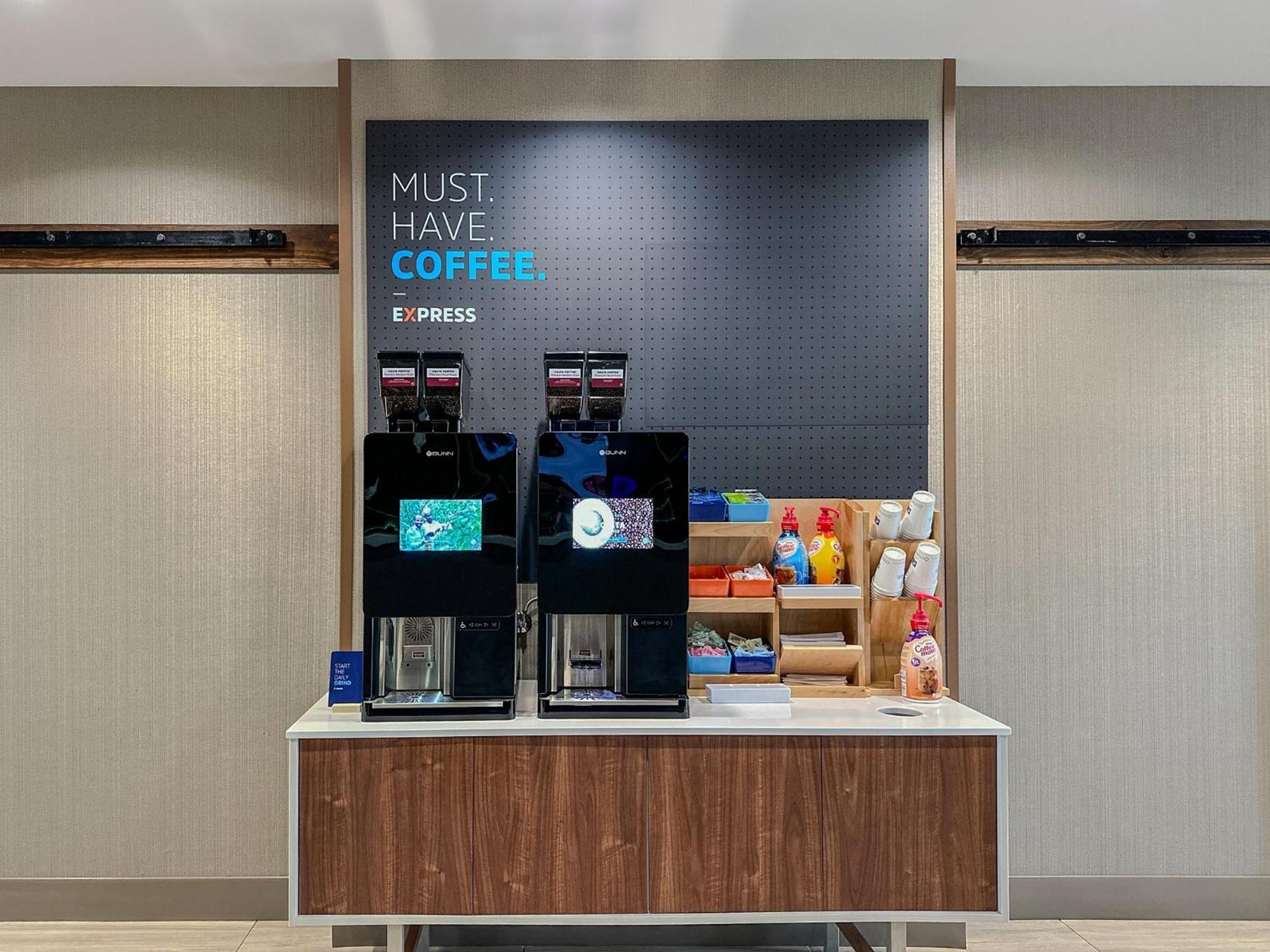 Holiday Inn Express Hotel & Suites East End By Ihg Riverhead Extérieur photo