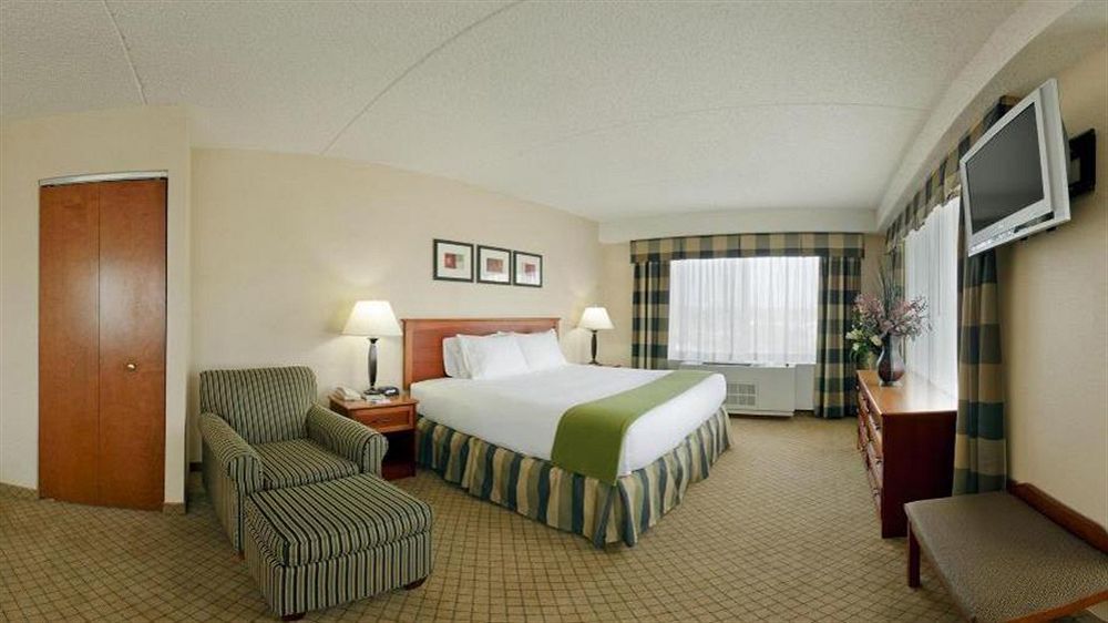 Holiday Inn Express Hotel & Suites East End, An Ihg Hotel Riverhead Extérieur photo